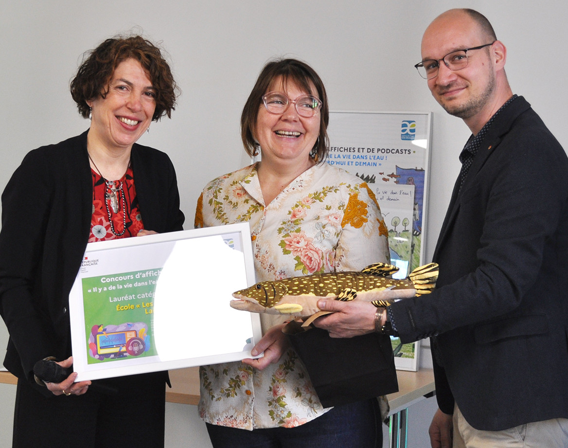 remise officielle à Lairoux du concours d'affiches et podcasts de l'agence de l'eau