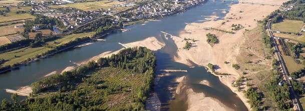 Photo d'épis de navigation (petits murets de pierre) entre Montjean-sur-Loire et Ingrandes-le-Fresne-sur-Loire