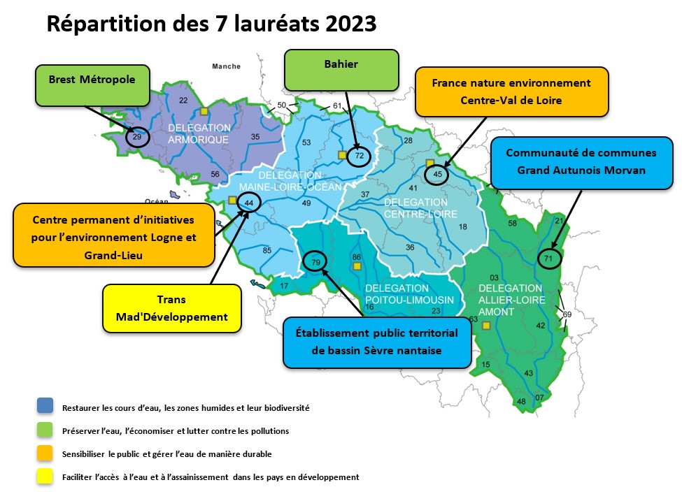 Carte du bassin Loire-Bretagne avec la répartition des 7 lauréats des Trophées de l'eau 2023 par territoire de délégations de l'agence de l'eau