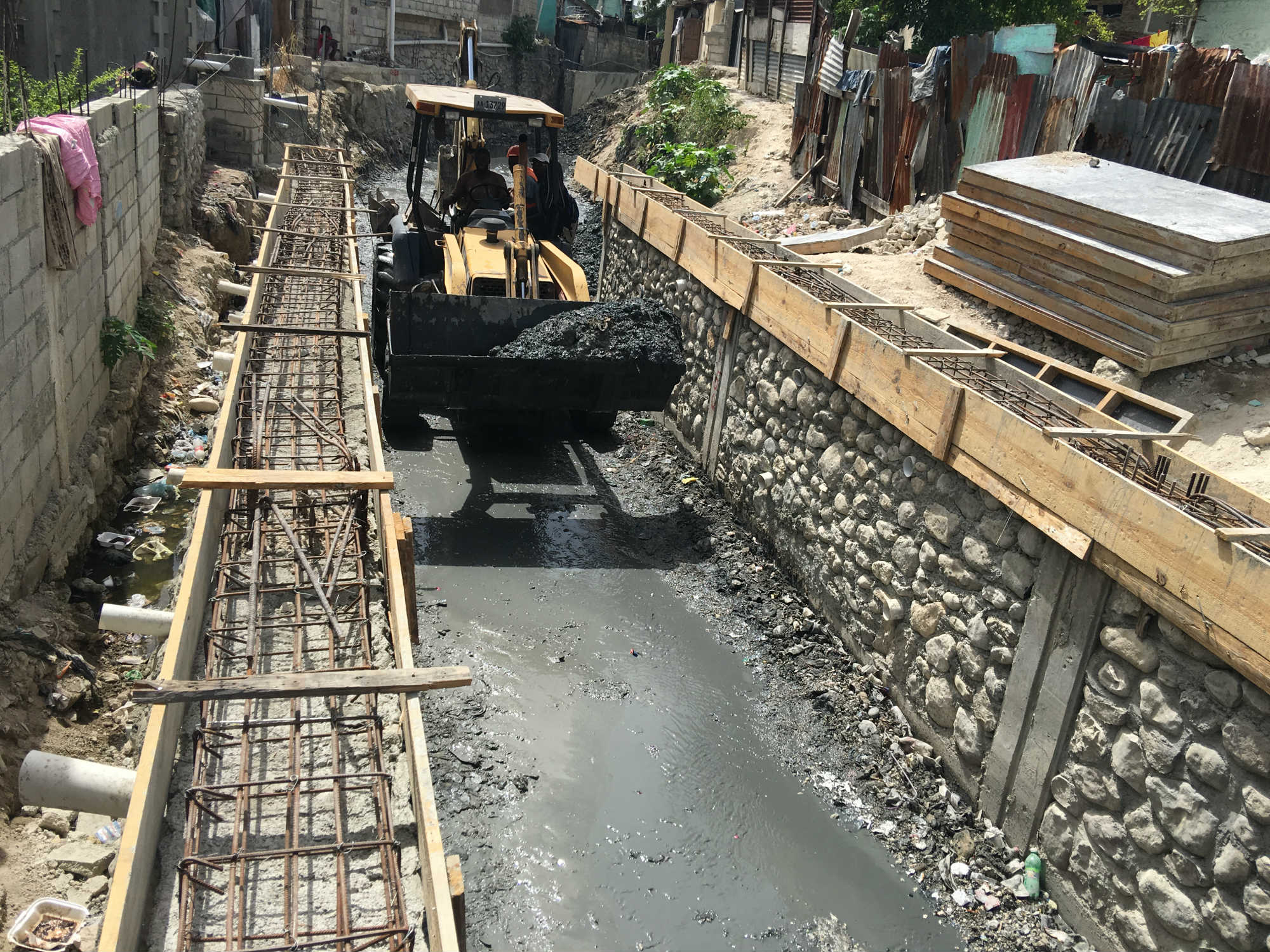 Port au Prince : rétablir l’accès à l’eau potable et à l’assainissement pour les populations sinistrées