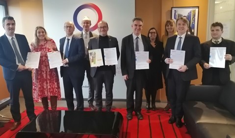 10 fév. : signature de l’accord-cadre de partenariat entre les directeurs des 6 agences de l’eau et le directeur général de l’agence française de développement (AFD)
