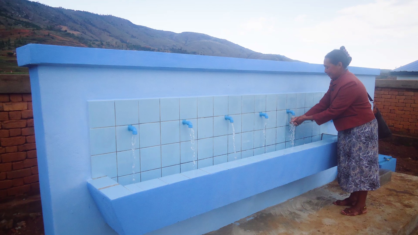 Lavoir : alimentation en eau potable des villages de Sahanivotry